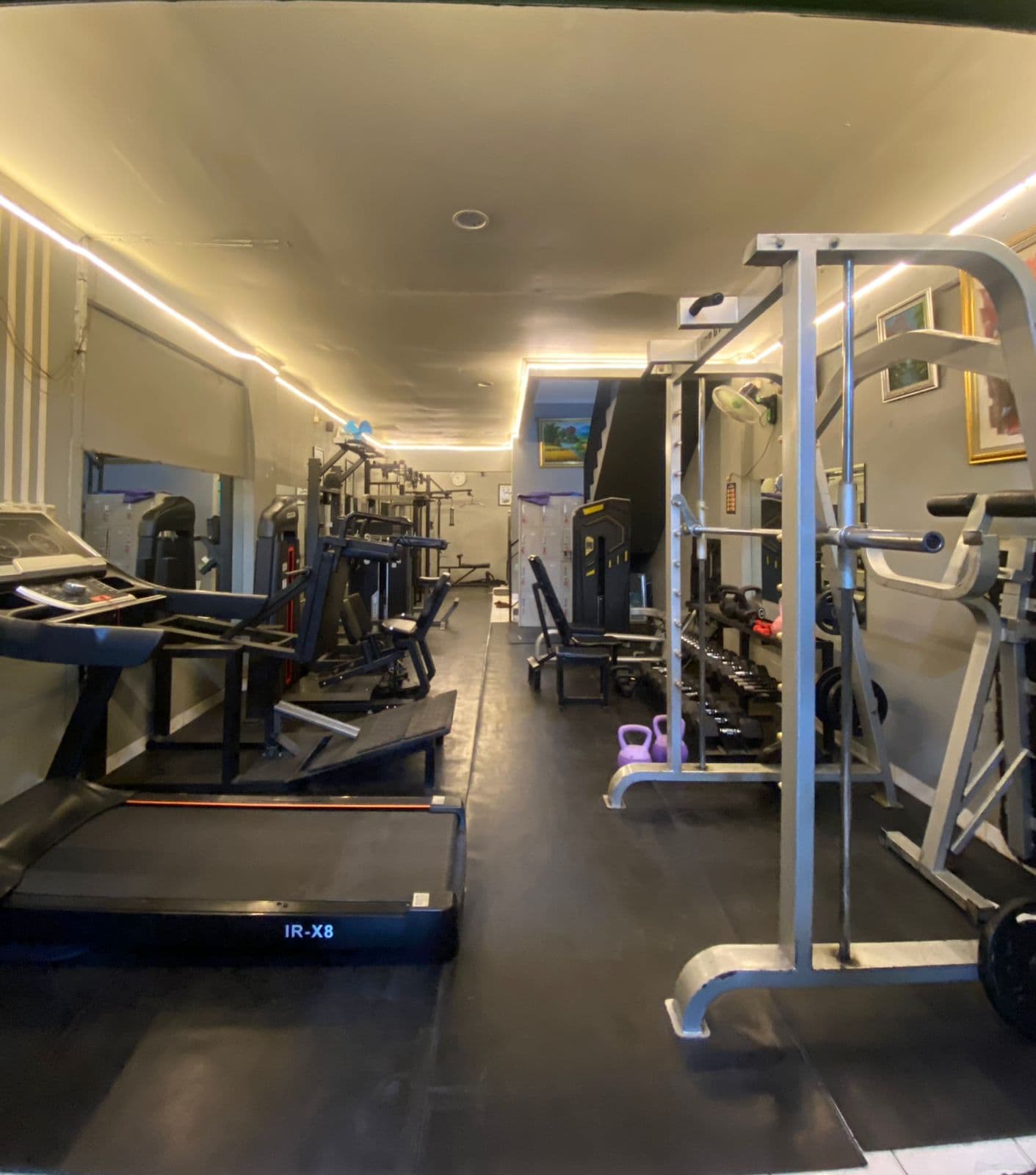 Suasana latihan di DRP Fitness Gym Cibitung