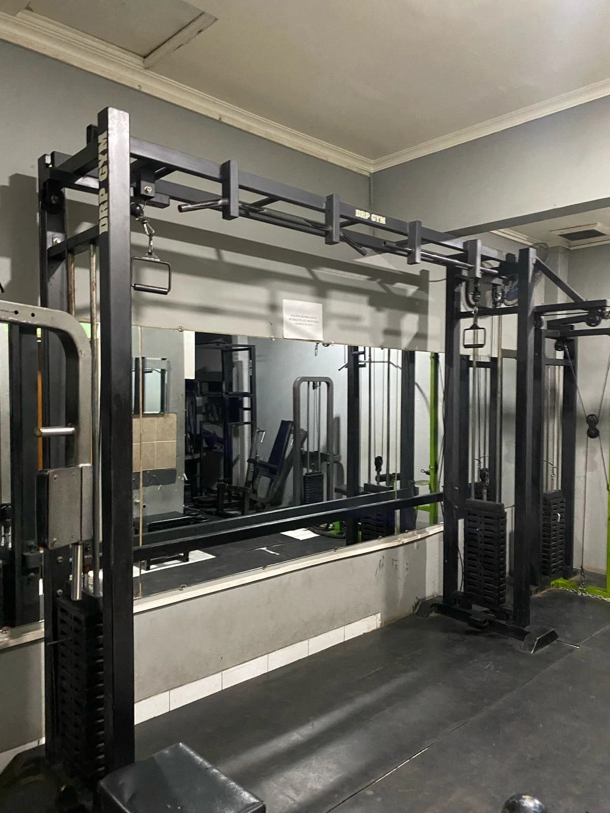Machine Zone di DRP Fitness Gym Cibitung — Alat serba guna untuk berbagai variasi gerakan.
